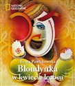 Blondynka w kwiecie lotosu